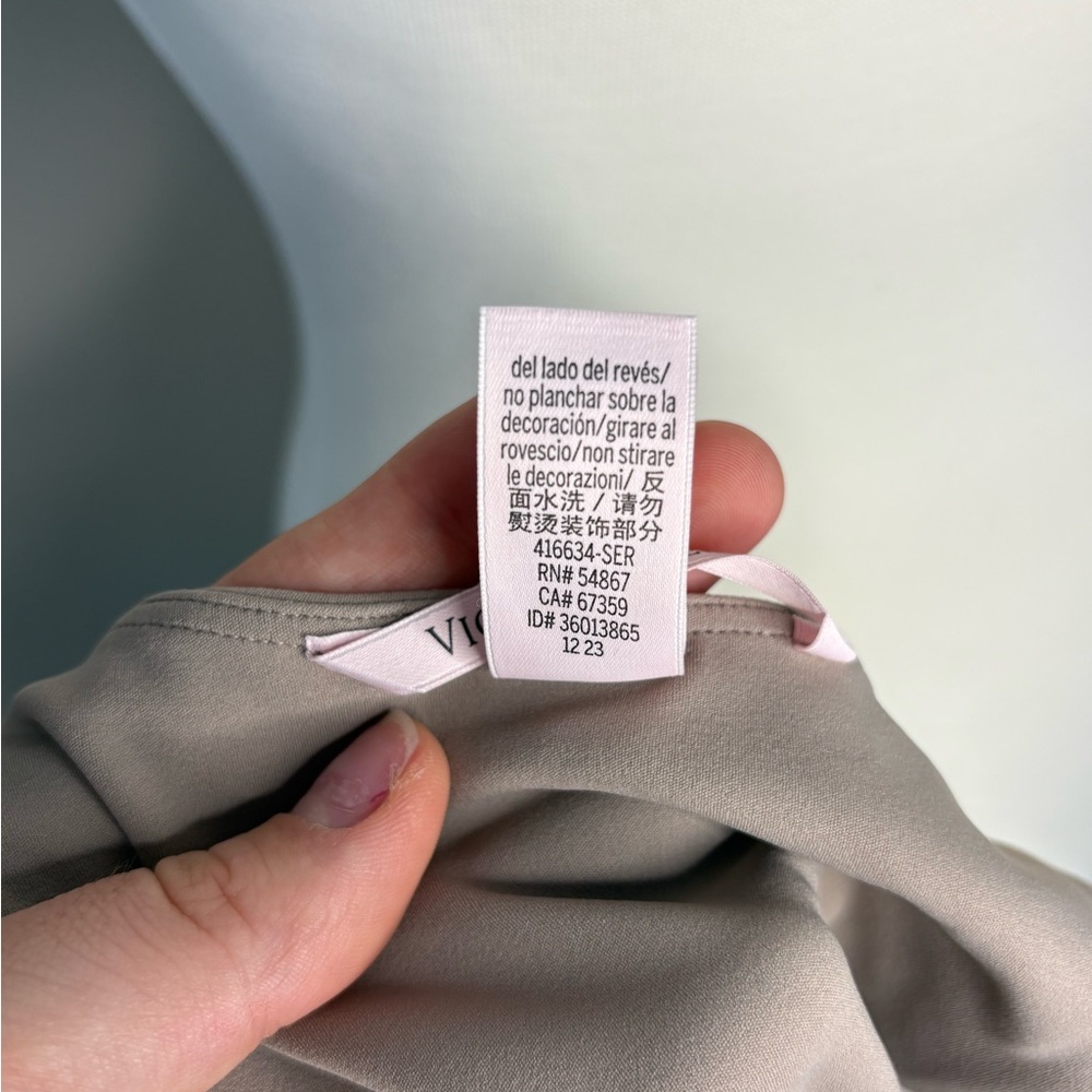 Victoria's Secret Taupe Tank Top - Picture 6 of 6